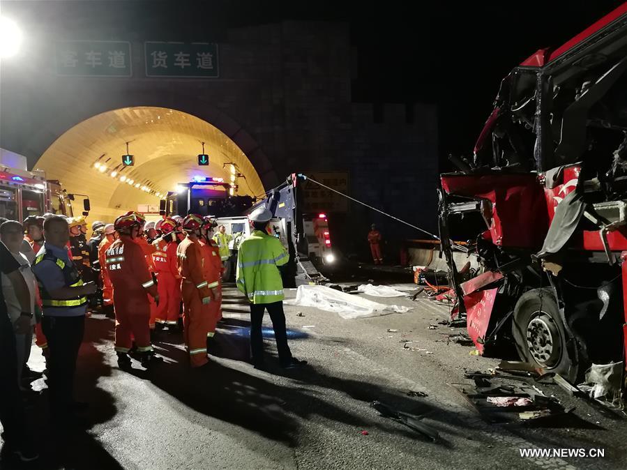 （突发事件）（1）京昆高速陕西安康段发生大客车碰撞隧道事故造成36人死亡