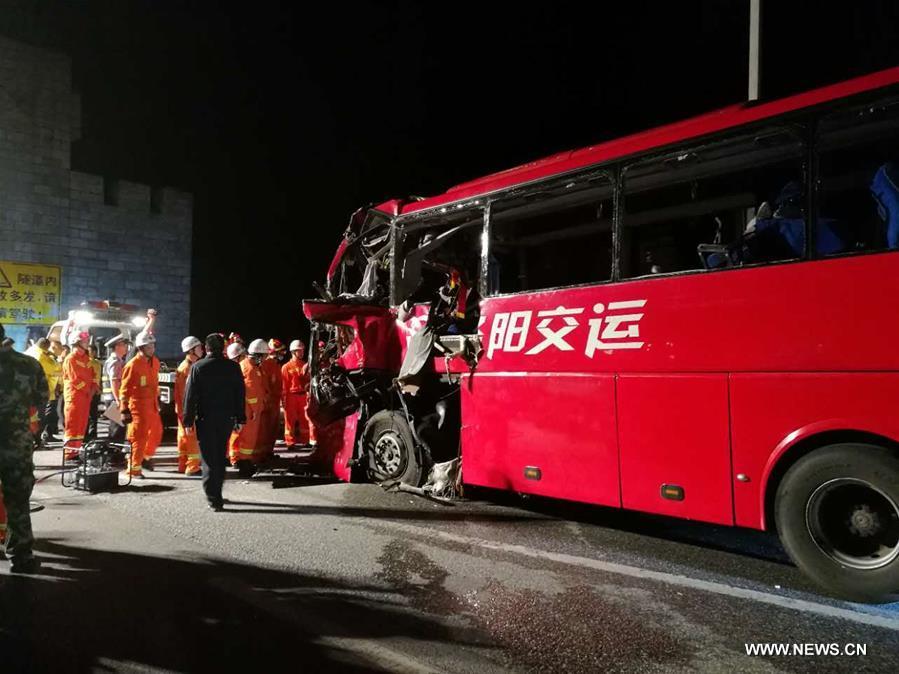 （突发事件）（3）京昆高速陕西安康段发生大客车碰撞隧道事故造成36人死亡