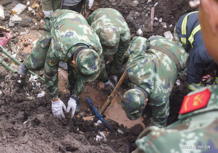（突发事件）（1）青海玛沁县山体滑坡致9人被埋