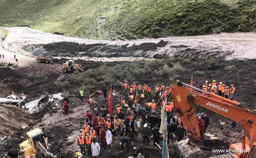（突发事件）（2）青海玛沁县山体滑坡致9人被埋