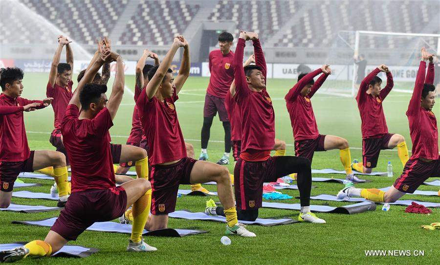 （体育）（2）足球——世预赛：中国队进行赛前适应性训练 