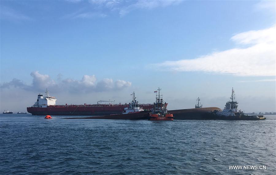 （XHDW）新加坡海域一挖沙船倾覆 4名中国籍船员失踪