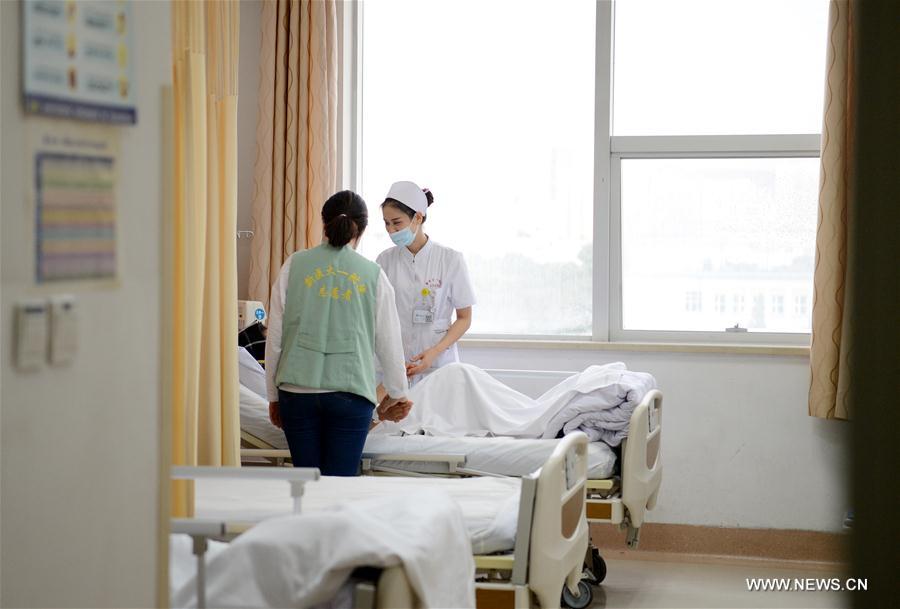 الصورة : الصين توفر العلاج لـ 21 طفلا أفغانيا يعانون أمراضا قلبية خلقية