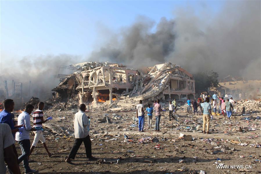 （国际）（1）索马里首都一酒店附近发生汽车炸弹袭击 至少40人死亡