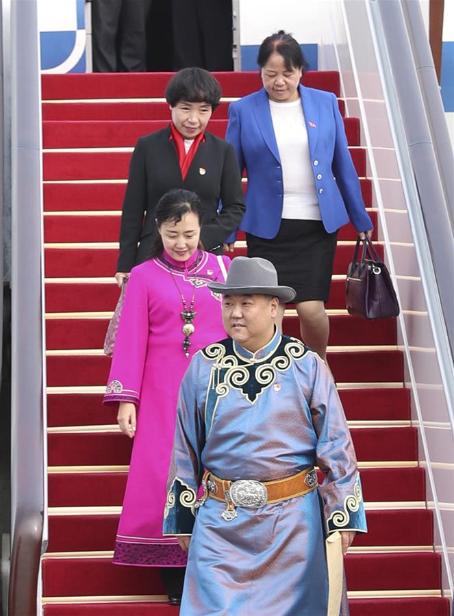 （十九大）出席十九大的内蒙古代表团抵京