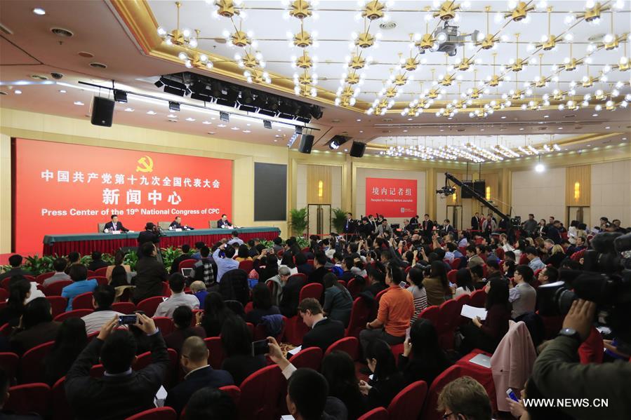 الصورة: المؤتمر الصحفي في المركز الإعلامي للمؤتمر الوطني ال19 للحزب الشيوعي الصيني 