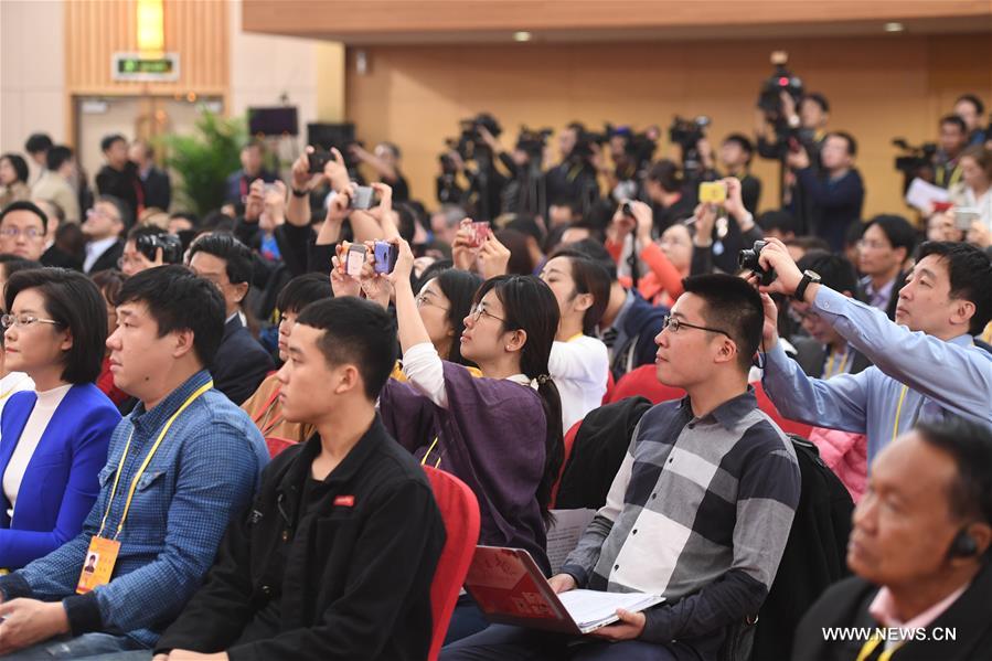الصورة: المؤتمر الصحفي في المركز الإعلامي للمؤتمر الوطني ال19 للحزب الشيوعي الصيني 