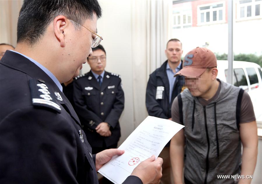 （法治）（1）中国警方向美国遣返一名美籍逃犯
