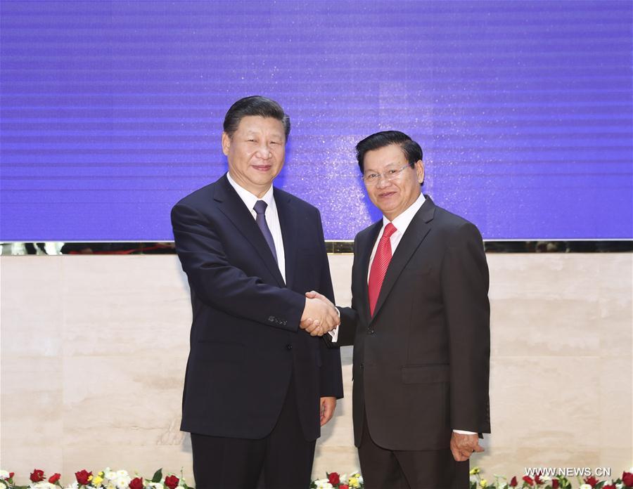 （时政）习近平会见老挝总理通伦