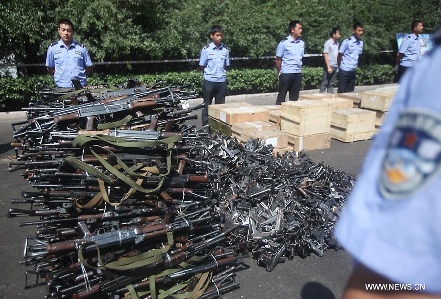الصورة: الشرطة الصينية تضبط 30 شخصا في تجارة أسلحة غير مشروعة على الانترنت