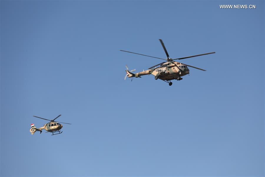 الصورة: القوات العراقية تبدأ استعراضا عسكريا احتفالا بالنصر على داعش