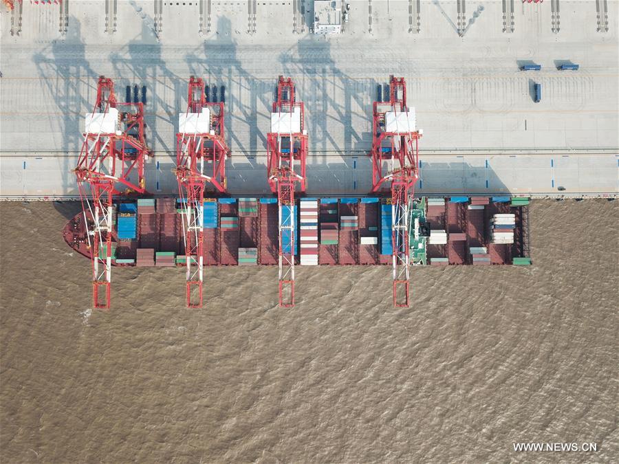 （经济）（3）上海洋山深水港四期自动化码头开港试生产
