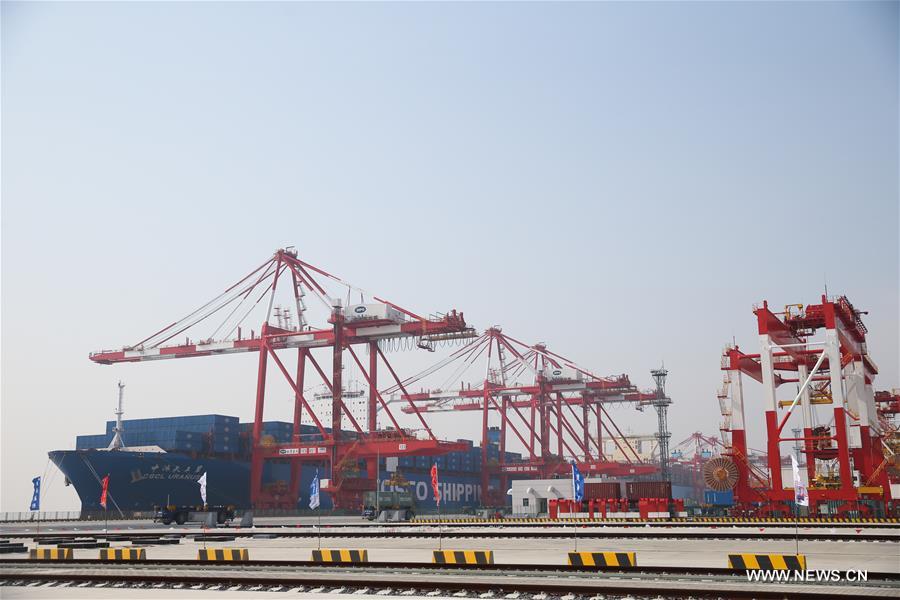 （经济）（7）上海洋山深水港四期自动化码头开港试生产