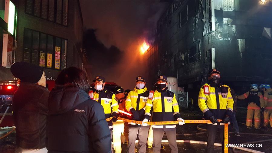 （国际）（2）韩国堤川市一运动中心发生火灾 已造成16人死亡