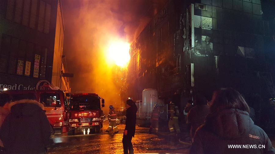 （国际）（3）韩国堤川市一运动中心发生火灾 已造成16人死亡