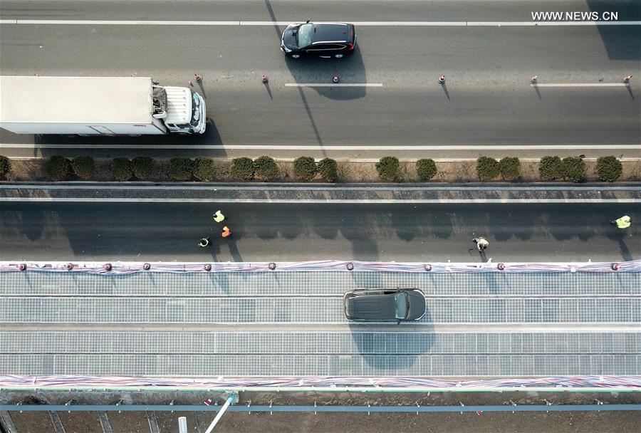 （图文互动）（5）我国首个承载式光伏高速公路试验段通车