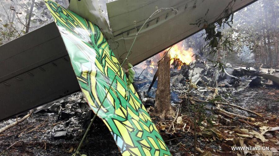 （国际）（1）哥斯达黎加一小型飞机坠毁致多人遇难