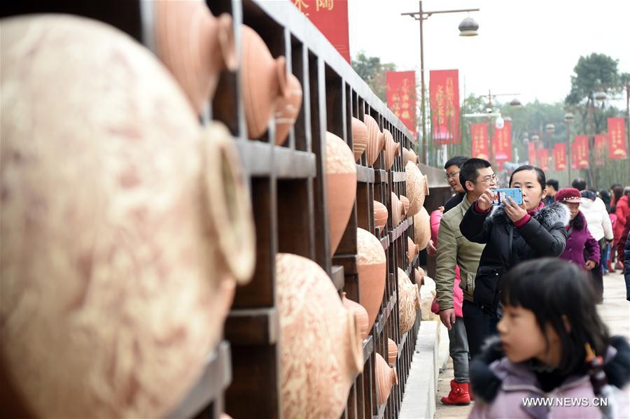 （新时代新气象新作为）（4）重庆“荣昌陶”传统手工艺文化小镇开街