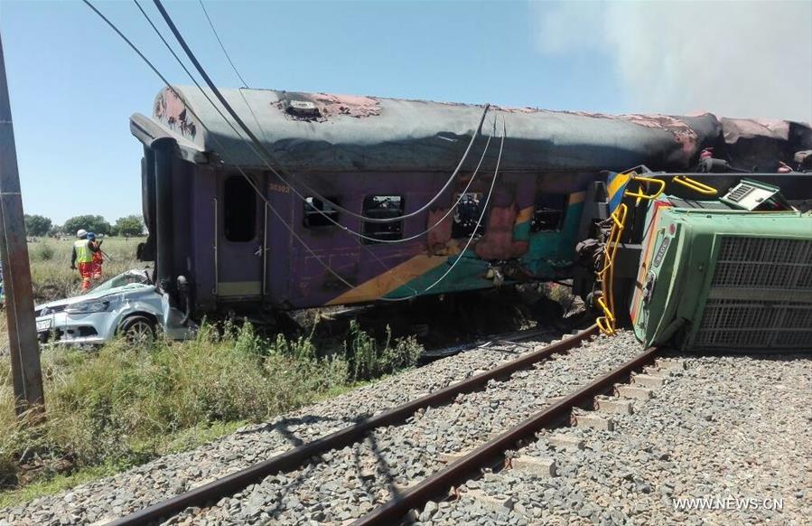 （国际）南非火车与卡车相撞事故死亡人数升至12人