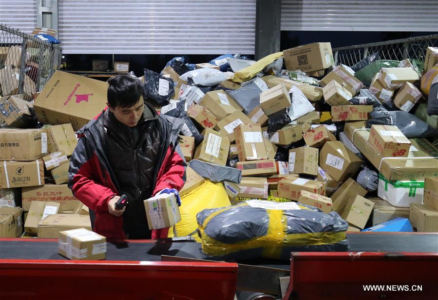 الصورة: شركات البريد السريع الصينية تسلم أكثر من 40 مليار طرد في عام 2017