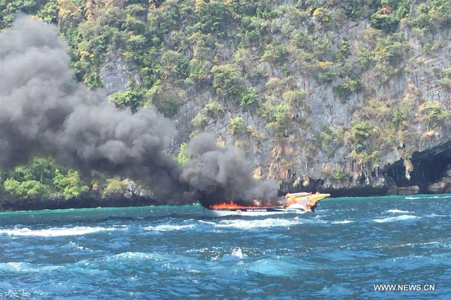 （XHDW）（1）一艘快艇在泰国皮皮岛海域爆炸致多名中国游客受伤
