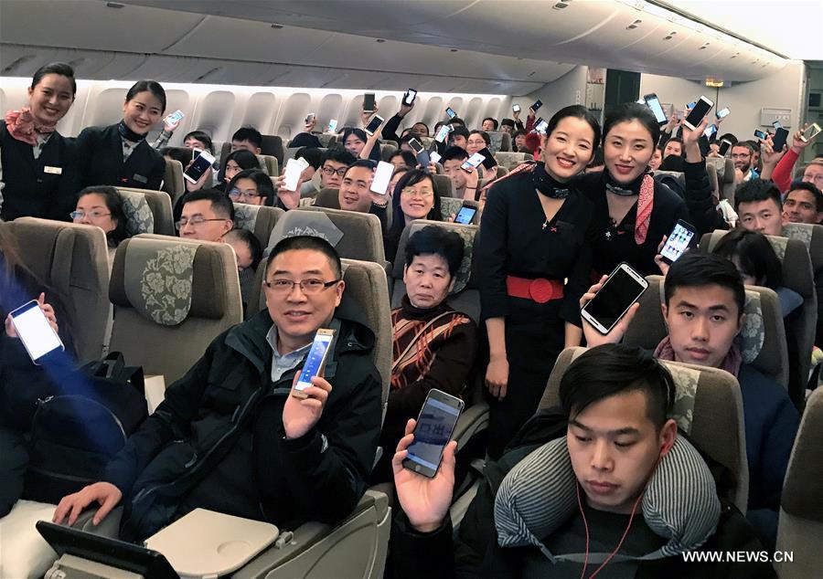 （社会）（1）东航、海航等宣布放开航班使用手机限制