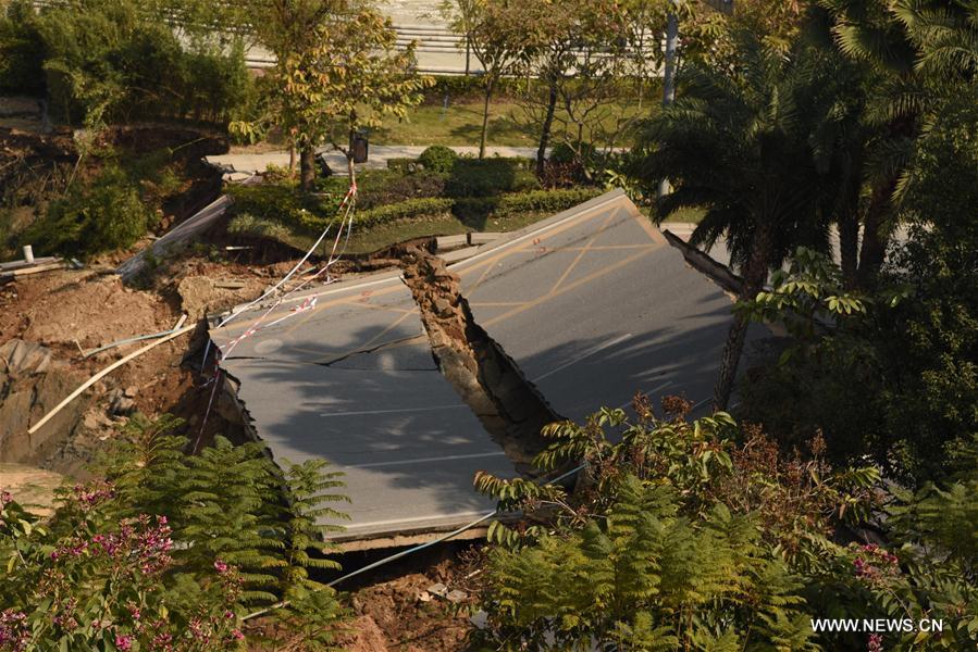 CHINA-GUANGDONG-FOSHAN-ROAD COLLAPSE (CN) 