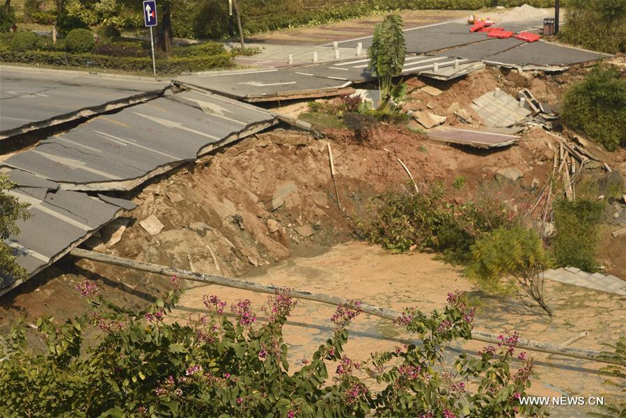 CHINA-GUANGDONG-FOSHAN-ROAD COLLAPSE (CN) 