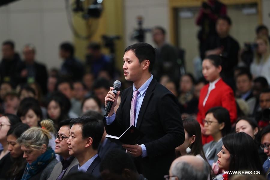 （两会·XHDW）（9）外交部部长王毅就“中国的外交政策和对外关系”答记者问