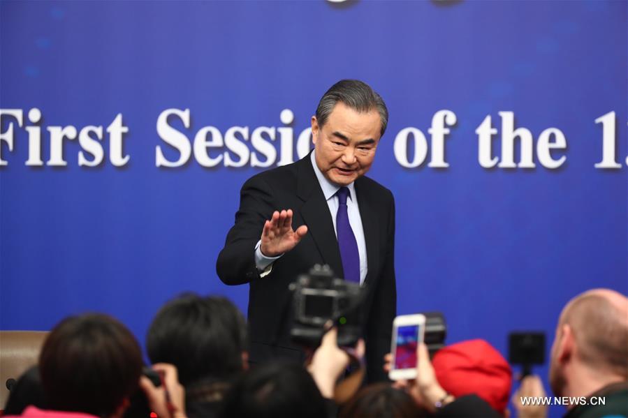 الصورة : وزير الخارجية الصيني يجيب على أسئلة الصحفيين على هامش الدورة البرلمانية السنوية