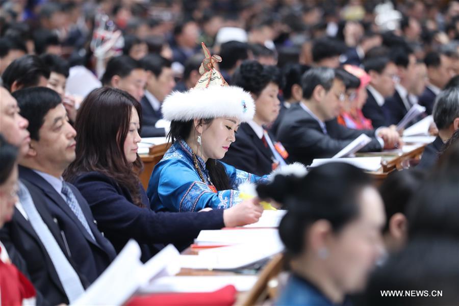 （两会）（6）十三届全国人大一次会议举行第二次全体会议 