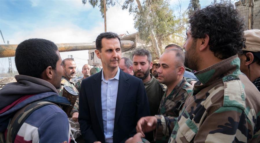 الصورة: الرئيس السوري يزور الخطوط الأمامية في الغوطة الشرقية