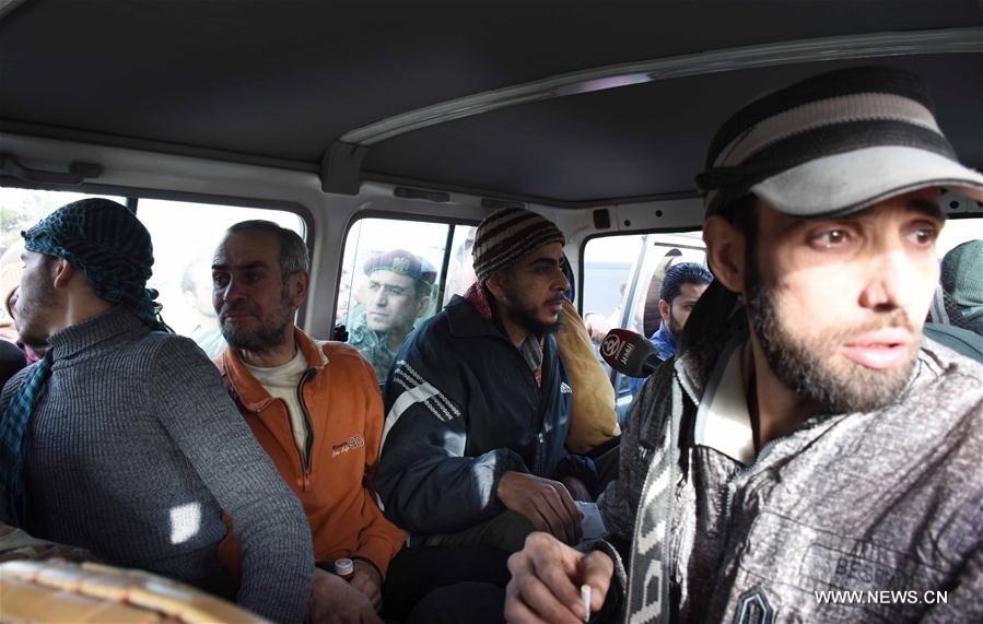 الصورة: الجيش السوري يحرر عددًا من المخطوفين في بلدة عربين بالغوطة الشرقية