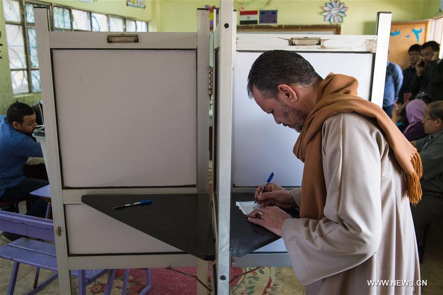 الصورة: بدء التصويت في انتخابات الرئاسة المصرية