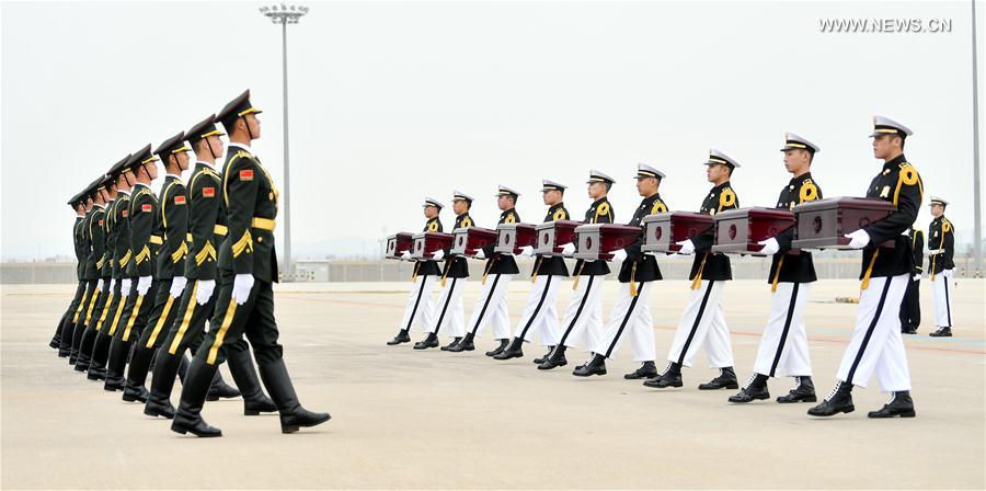 （国际）（6）中韩举行第五批在韩中国人民志愿军烈士遗骸交接仪式