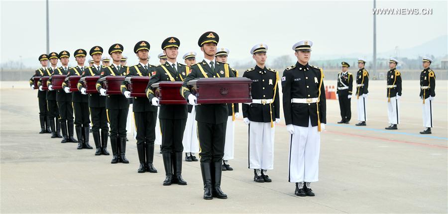 （国际）（8）中韩举行第五批在韩中国人民志愿军烈士遗骸交接仪式