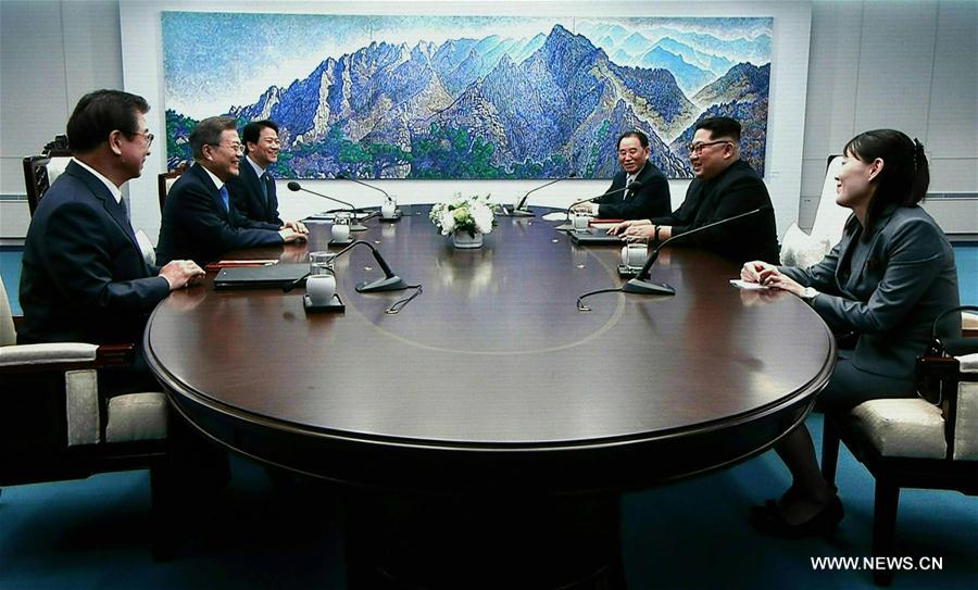 （XHDW）（1）韩朝首脑在板门店举行会晤