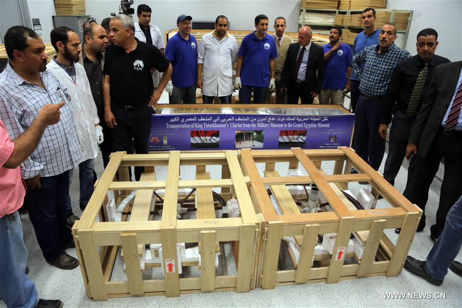 الصورة: مصر: نقل عجلة حربية للملك الفرعوني توت عنخ آمون إلى المتحف الكبير