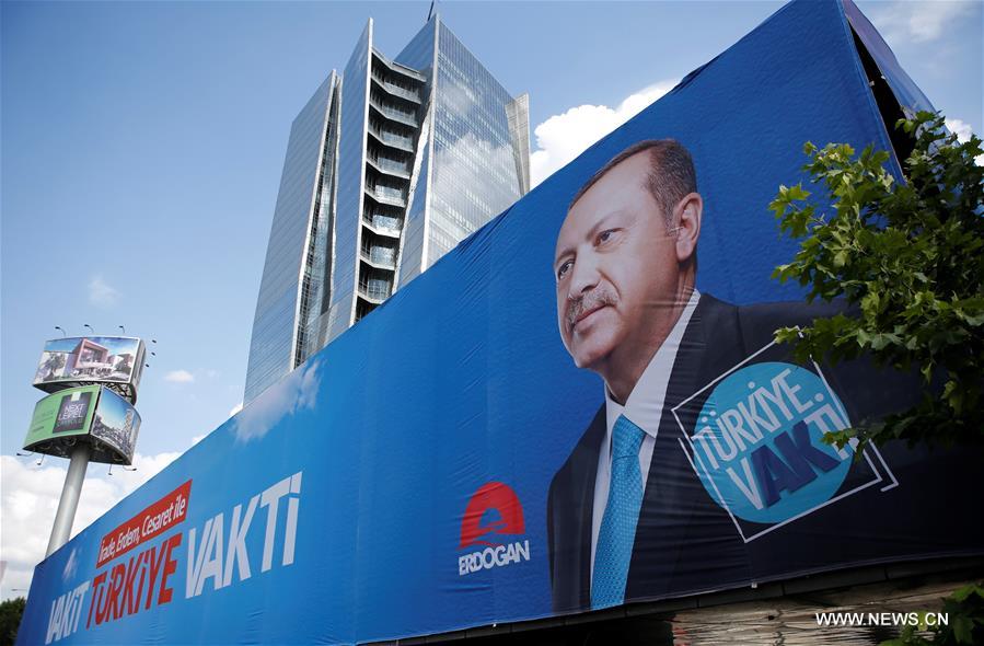 الصورة: لافتة عليها صورة اردوغان في الانتخابات التركية 