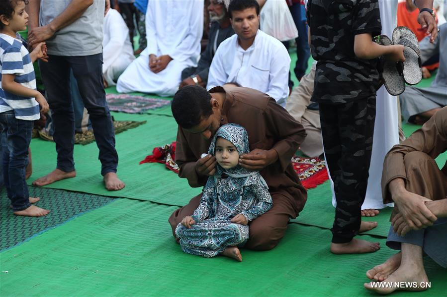 الصورة: صلاة العيد في المنوفية، مصر 