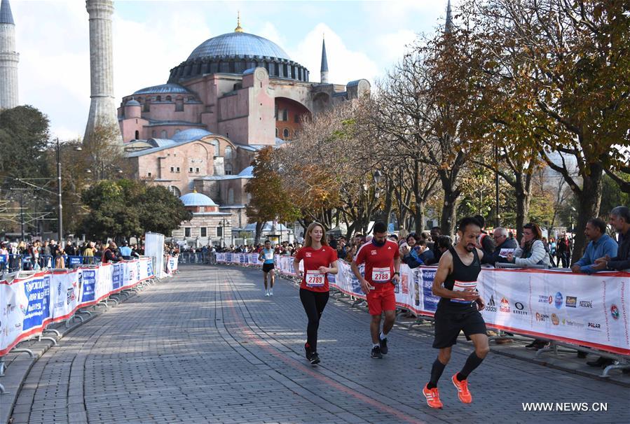 الصورة: ماراثون اسطنبول الـ40 يسجل رقما قياسيا بمشاركة 130 ألف عدّاء