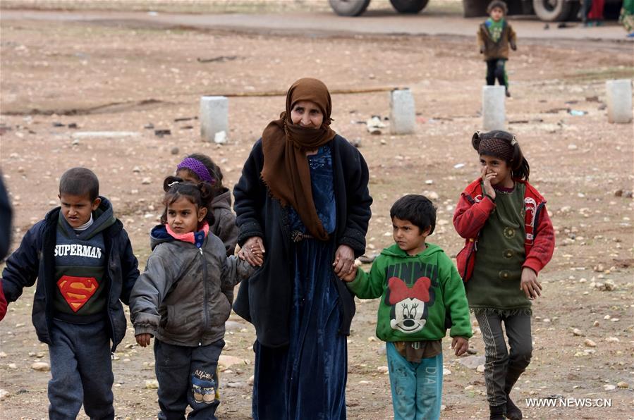 الصورة : عودة مشردين سوريين بمحافظة إدلب السورية 