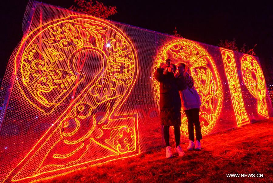 الصورة: أضواء مبهرة فى أنحاء الصين ترحيبا بالسنة الجديدة