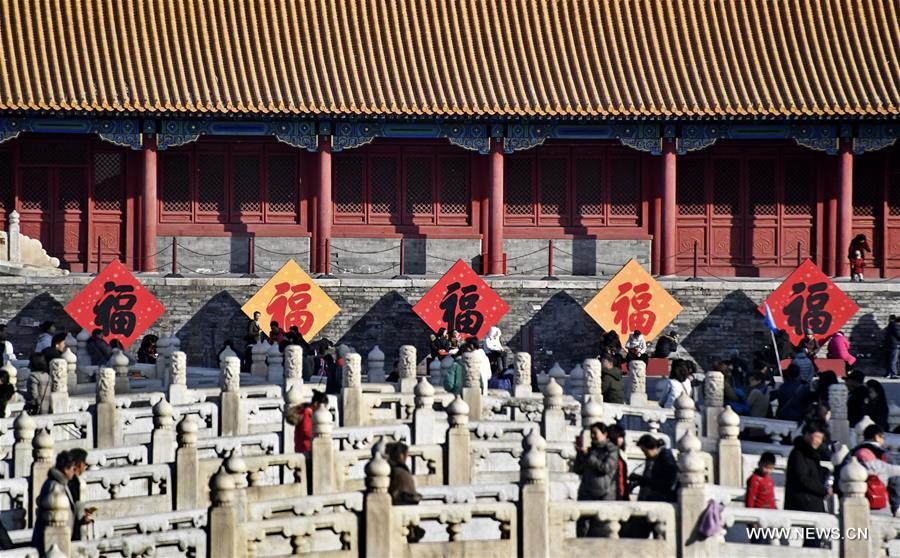 الصورة: تزيين القصر الإمبراطوري لاستقبال عيد الربيع التقليدي في الصين
