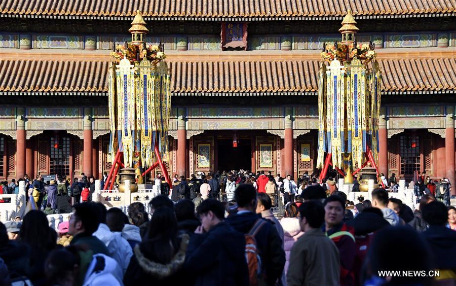 الصورة: تزيين القصر الإمبراطوري لاستقبال عيد الربيع التقليدي في الصين
