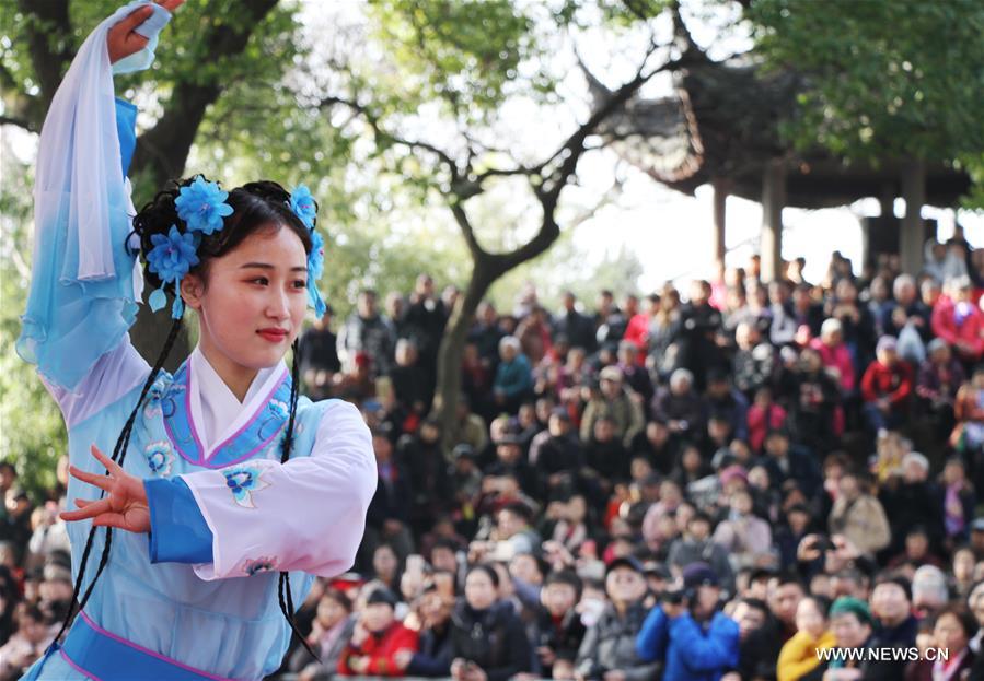  الصورة: مهرجانات المعابد للاحتفال بعيد الربيع الصيني  