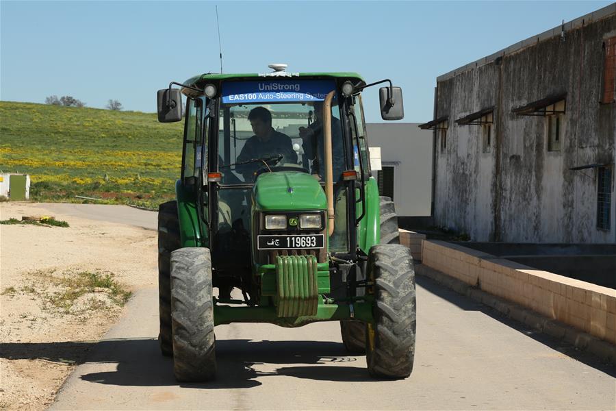 الصورة: التكنولوجيا الصينية "بيدو" تجري أولى تجاربها في القطاع الزراعي التونسي