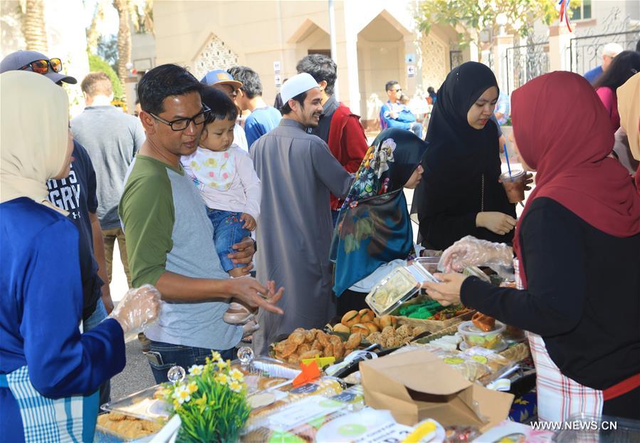 الصورة: سوق للطعام الماليزي في الكويت