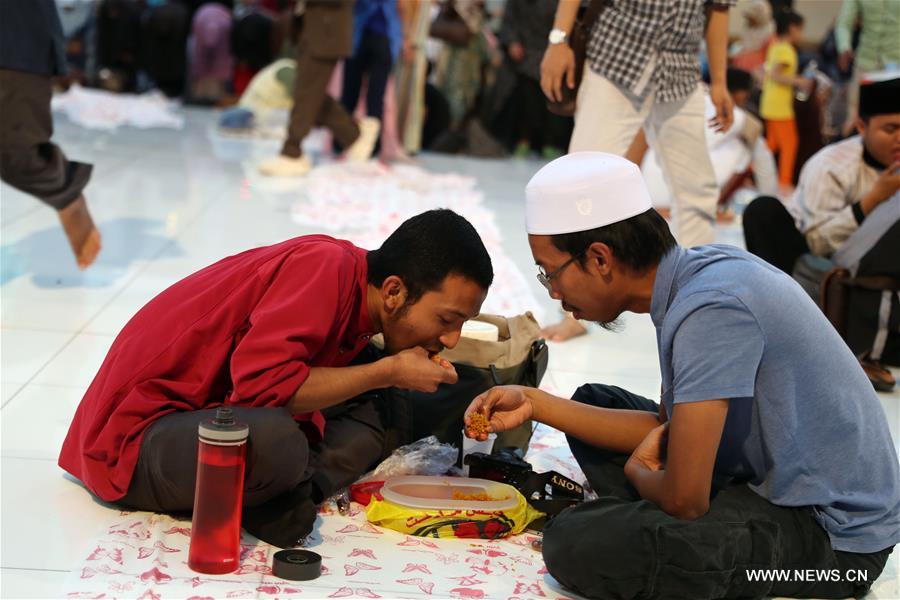 الصورة: إفطار شهر رمضان 