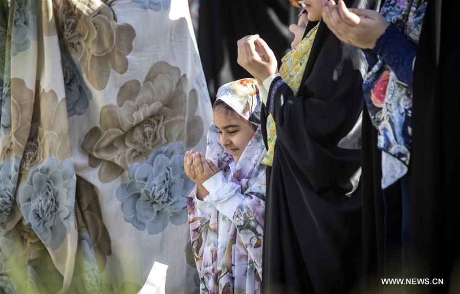 الصورة : صلاة عيد الفطر في طهران 